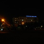 Наш отель ночью